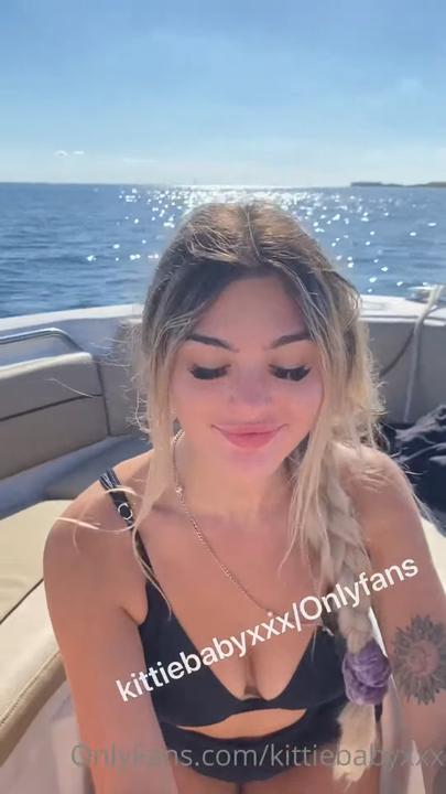 Kittiebabyxxx Blowjob in the Middle of the Sea 5